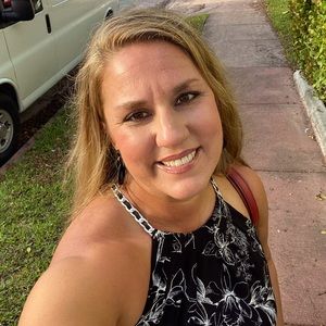 Meet your Posher, Moni